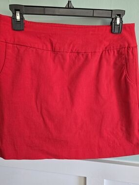 Women's Zac & Rachel Skort - Size 6 Red Stretch Fabric  Slit Pickets Flat Front